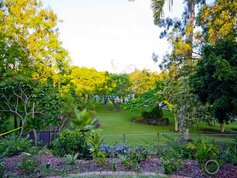 10 Hannah Street, Mount Ommaney QLD 4074