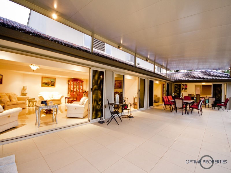 5 Sturt Court, Mount Ommaney QLD 4074