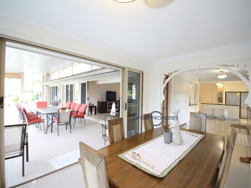 5 Sturt Court, Mount Ommaney QLD 4074