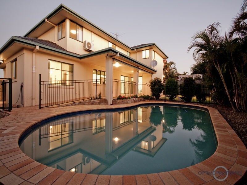 8 Mallery Street, Westlake QLD 4074