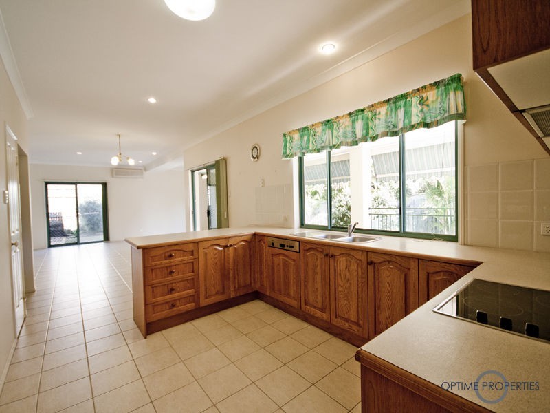 8 Mallery Street, Westlake QLD 4074