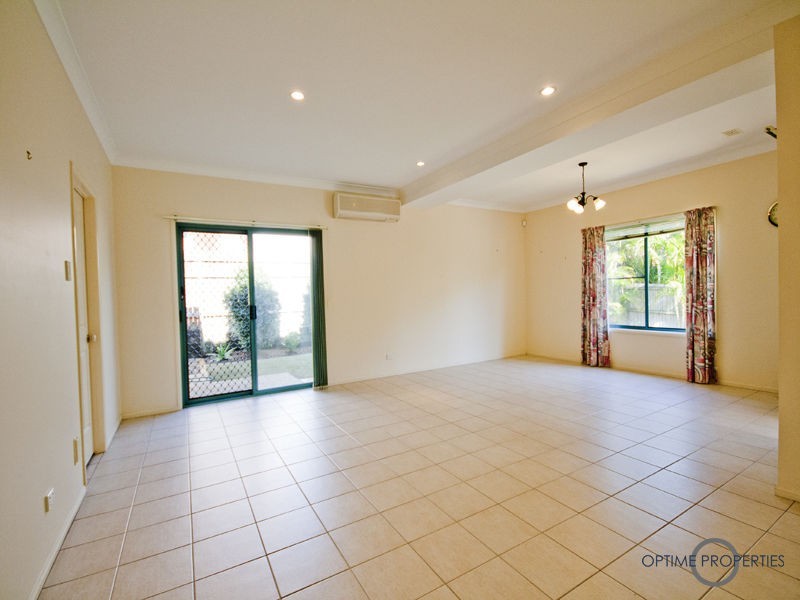 8 Mallery Street, Westlake QLD 4074