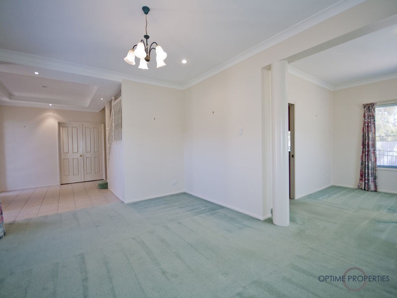 8 Mallery Street, Westlake QLD 4074