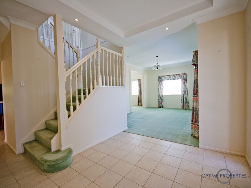 8 Mallery Street, Westlake QLD 4074