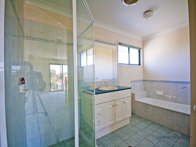 8 Mallery Street, Westlake QLD 4074