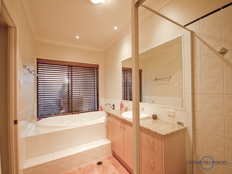 12 Cowal Close, QLD, Westlake QLD 4074