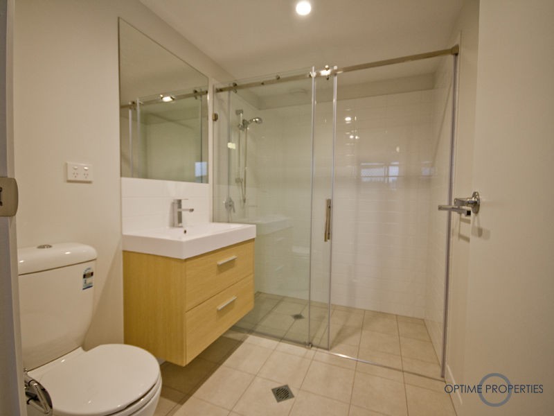 Unit 213/26 Macgroarty Street, Coopers Plains QLD 4108