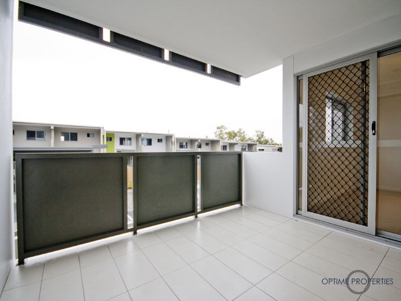Unit 213/26 Macgroarty Street, Coopers Plains QLD 4108