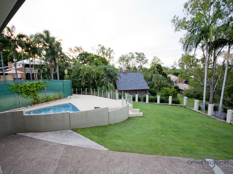 5 Sturt Court, Mount Ommaney QLD 4074