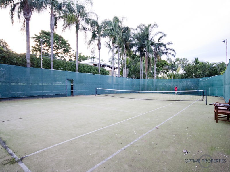 5 Sturt Court, Mount Ommaney QLD 4074