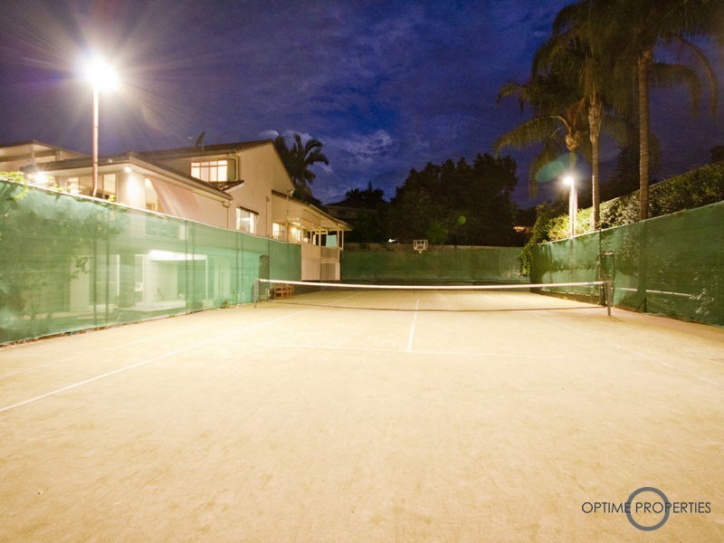 5 Sturt Court, Mount Ommaney QLD 4074