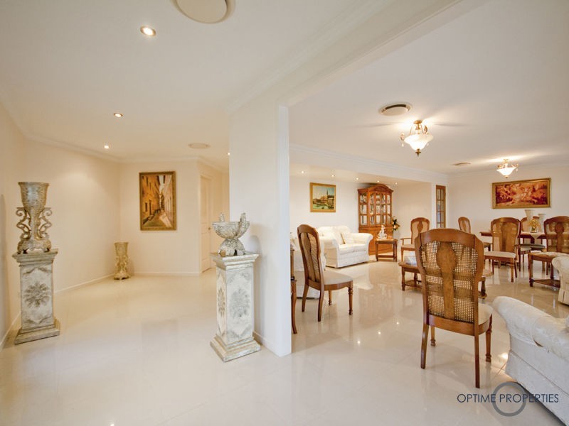 5 Sturt Court, Mount Ommaney QLD 4074