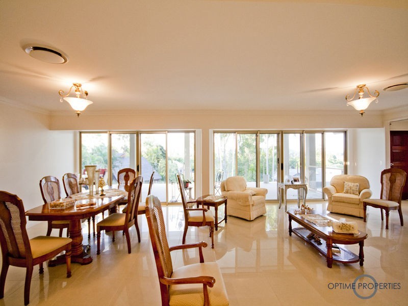 5 Sturt Court, Mount Ommaney QLD 4074