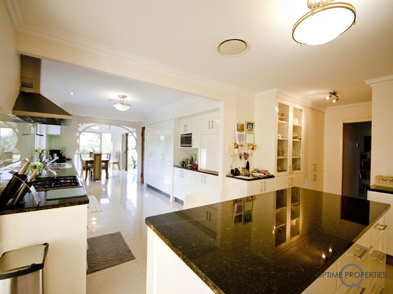 5 Sturt Court, Mount Ommaney QLD 4074