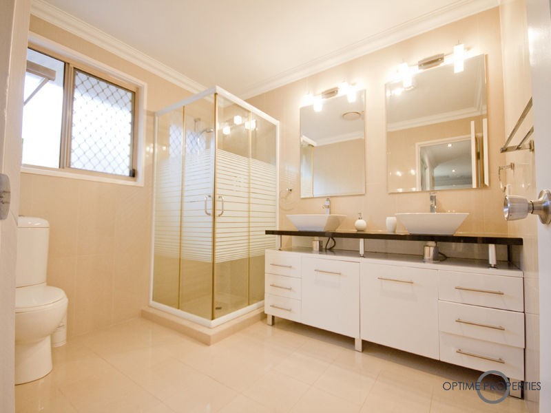 5 Sturt Court, Mount Ommaney QLD 4074