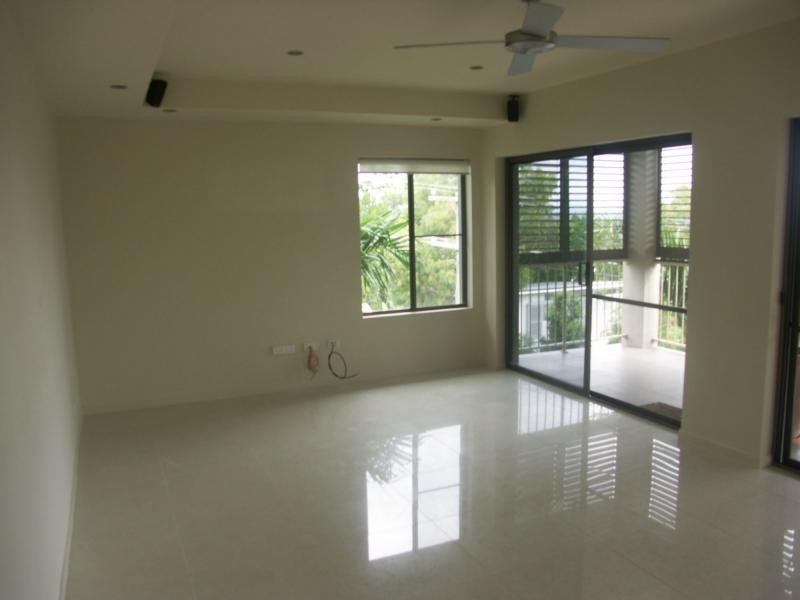 3/2 Attunga Heights, Noosa Heads QLD 4567