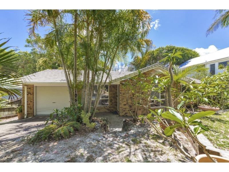 16 Victory Crescent, Sunrise Beach QLD 4567
