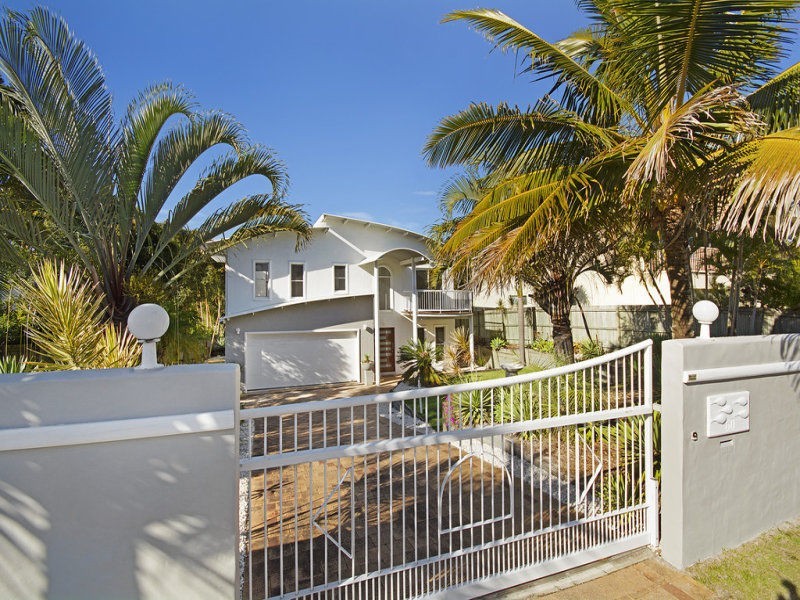 60 Southern Cross Parade, Sunrise Beach QLD 4567