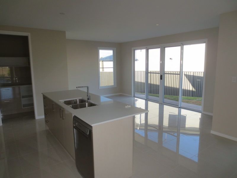 6 Hollyhock Circuit, Noosa Heads QLD 4567