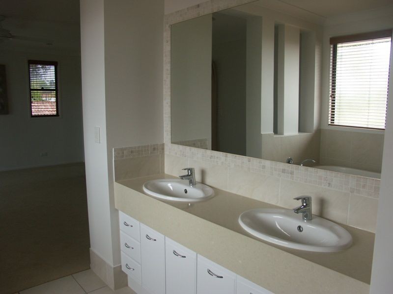 16 Greenside Court, Peregian Springs QLD 4573