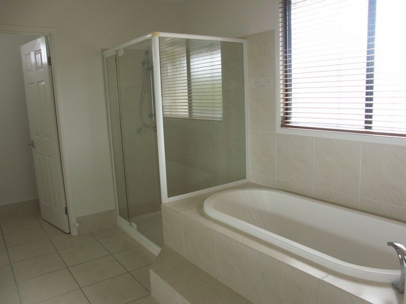 16 Greenside Court, Peregian Springs QLD 4573