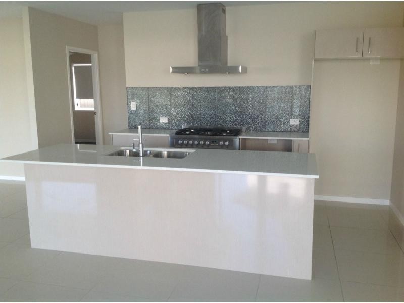 6 Hollyhock Circuit, Noosa Heads QLD 4567