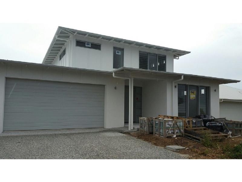 8 Hollyhock Crescent, Noosa Heads QLD 4567