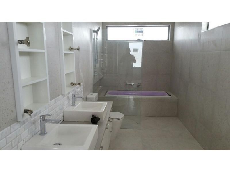 8 Hollyhock Crescent, Noosa Heads QLD 4567