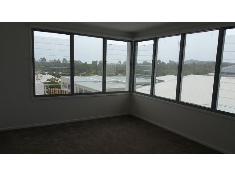 8 Hollyhock Crescent, Noosa Heads QLD 4567