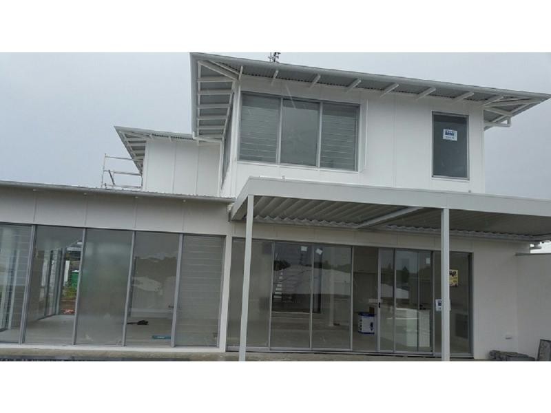 8 Hollyhock Crescent, Noosa Heads QLD 4567