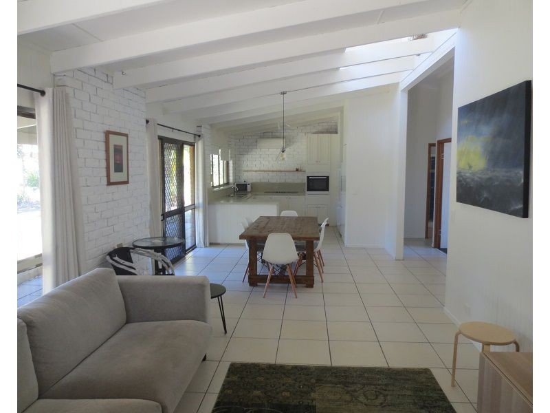 1 Boxsell Rise, Sunrise Beach QLD 4567