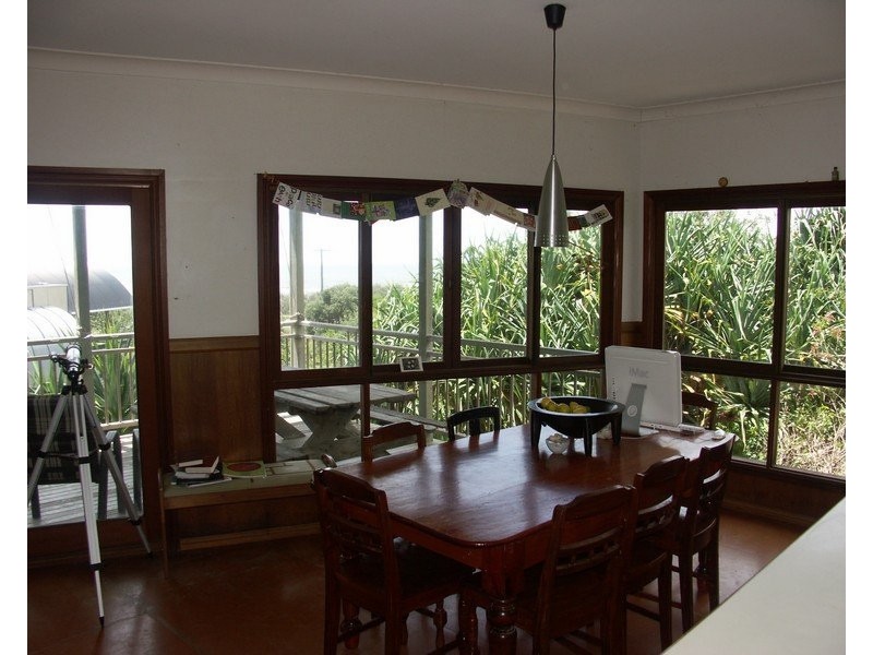 36 Wavecrest Drive, Castaways Beach QLD 4567