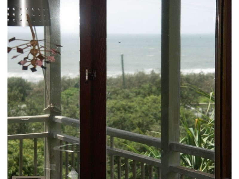 36 Wavecrest Drive, Castaways Beach QLD 4567