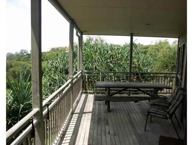 36 Wavecrest Drive, Castaways Beach QLD 4567
