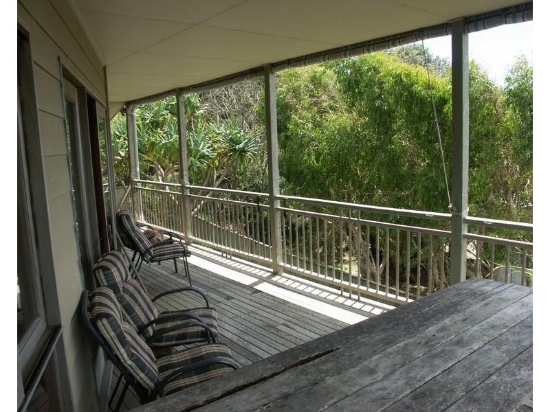 36 Wavecrest Drive, Castaways Beach QLD 4567