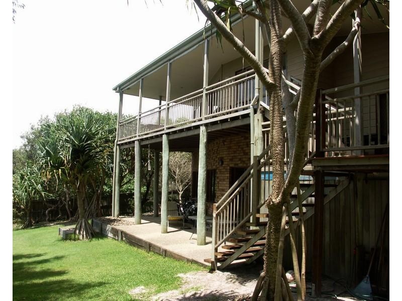 36 Wavecrest Drive, Castaways Beach QLD 4567