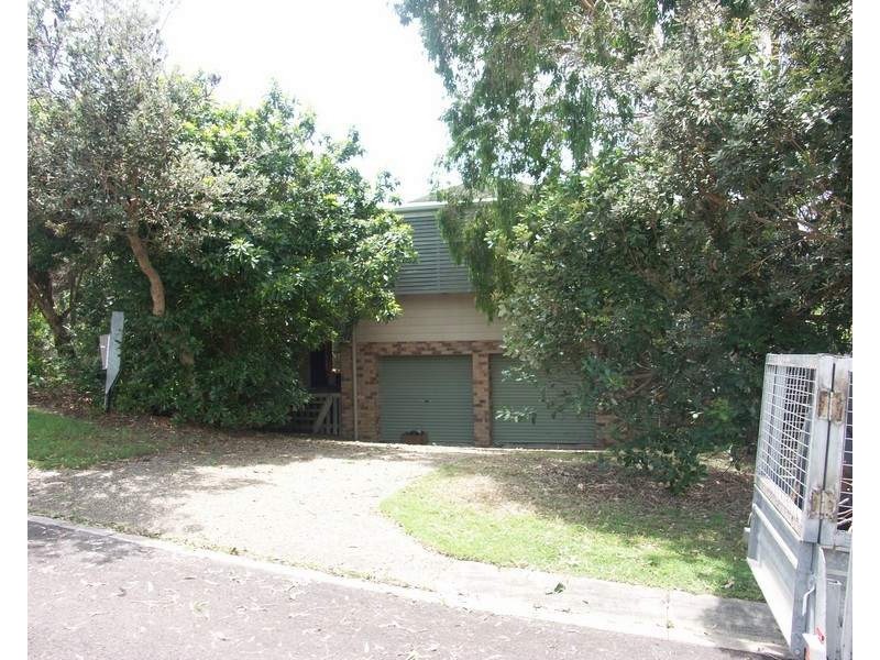 36 Wavecrest Drive, Castaways Beach QLD 4567