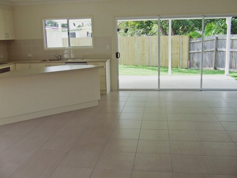 2/2 Winter Street, Cardwell QLD 4849