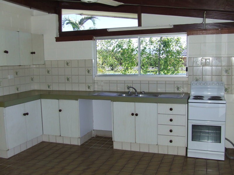 100 Bowen Street, Cardwell QLD 4849