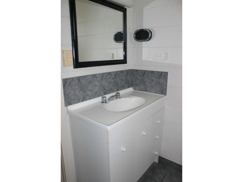 Unit/129 Victoria Street, Cardwell QLD 4849