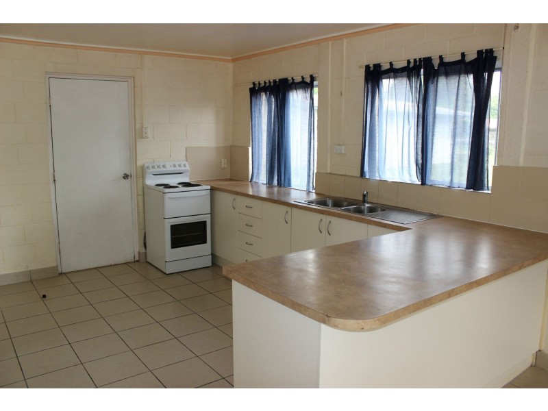 2/191 Victoria Street, Cardwell QLD 4849