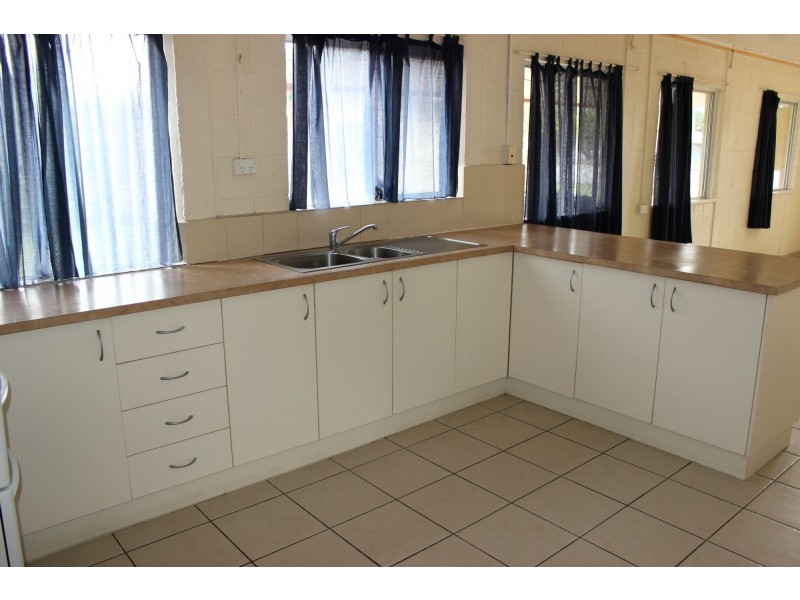 2/191 Victoria Street, Cardwell QLD 4849