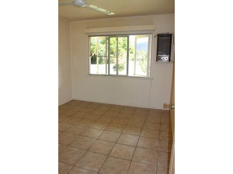 2/4 Jamieson Street, Cardwell QLD 4849