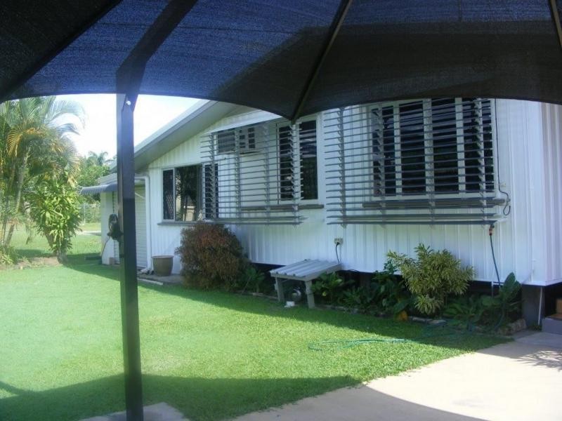8 Landsdown Street, Cardwell QLD 4849