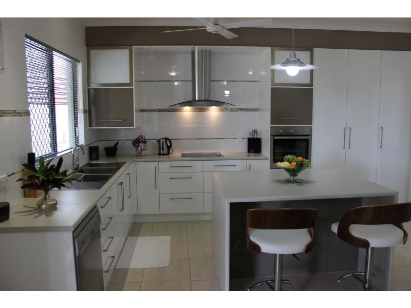 9 Albert Street, Cardwell QLD 4849