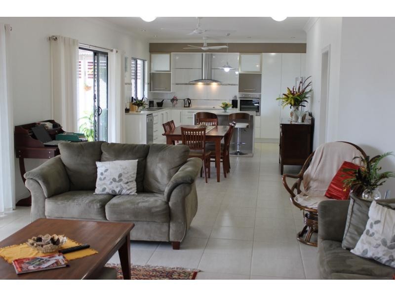 9 Albert Street, Cardwell QLD 4849