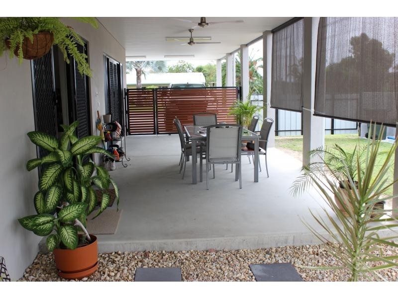 9 Albert Street, Cardwell QLD 4849