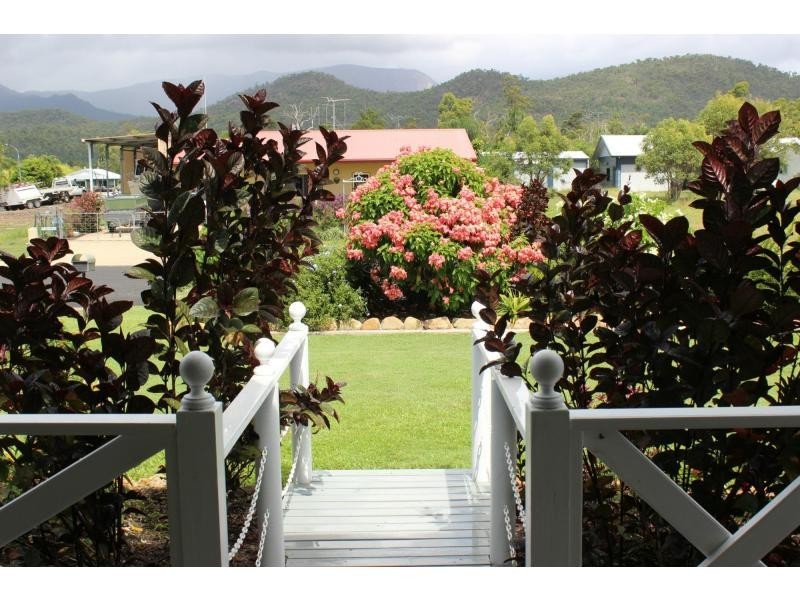 10 Lawson Drive, Cardwell QLD 4849