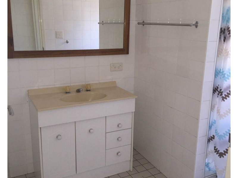 1/25 Victoria Street, Cardwell QLD 4849