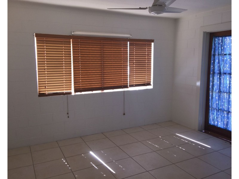 1/25 Victoria Street, Cardwell QLD 4849